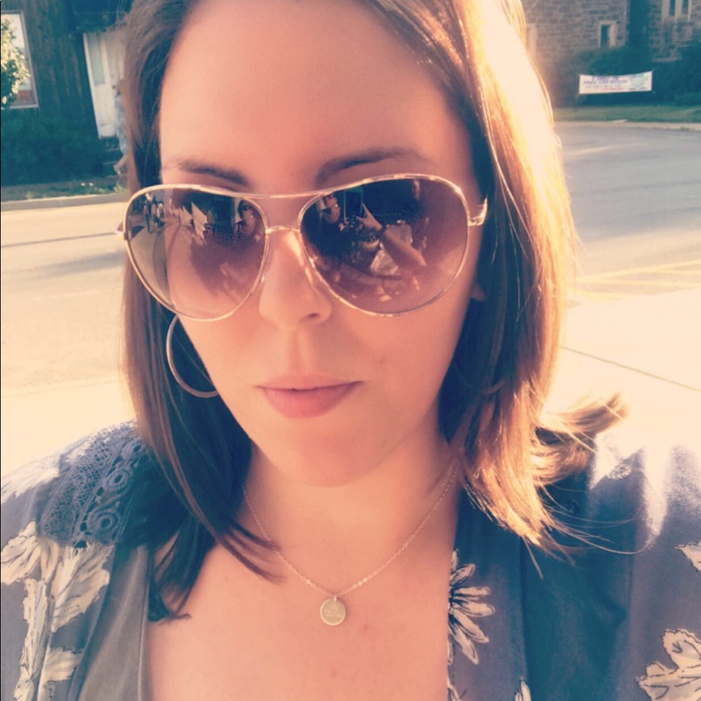 Meet your Posher, Lauren